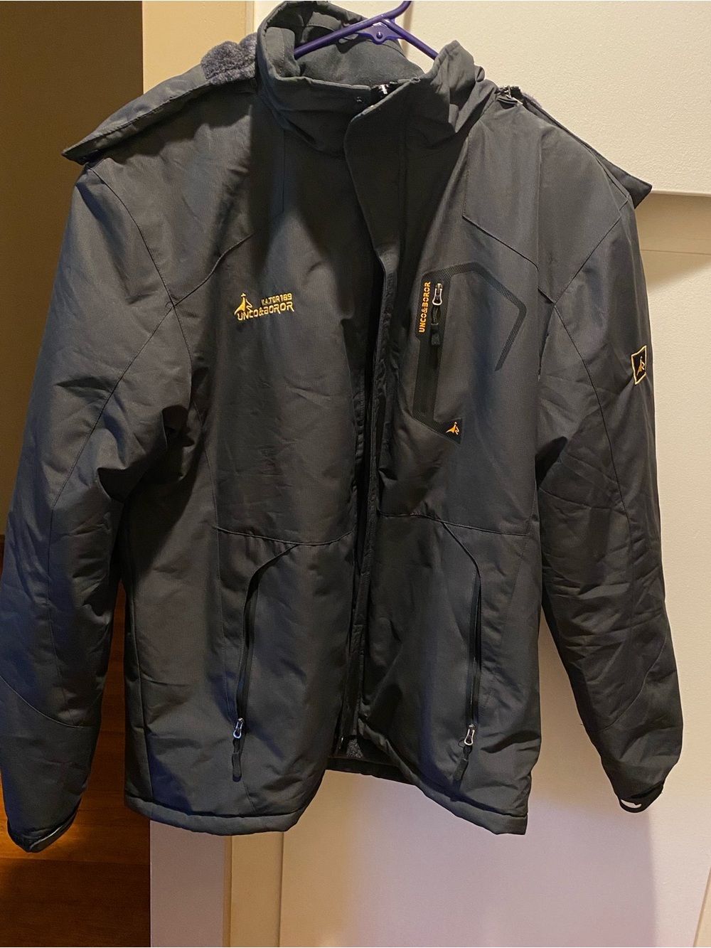 Moerdeng Men's medium Snow Jacket in black